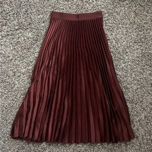 H&M | Midi Length Skirt | Size: XS accordion pleated